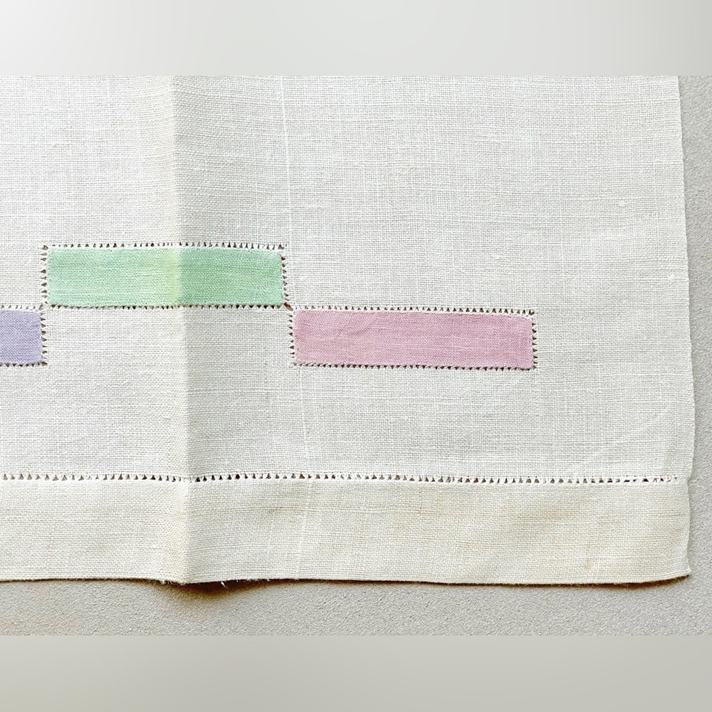 2 Vintage Geometric Small Linens - Picture 9 of 13